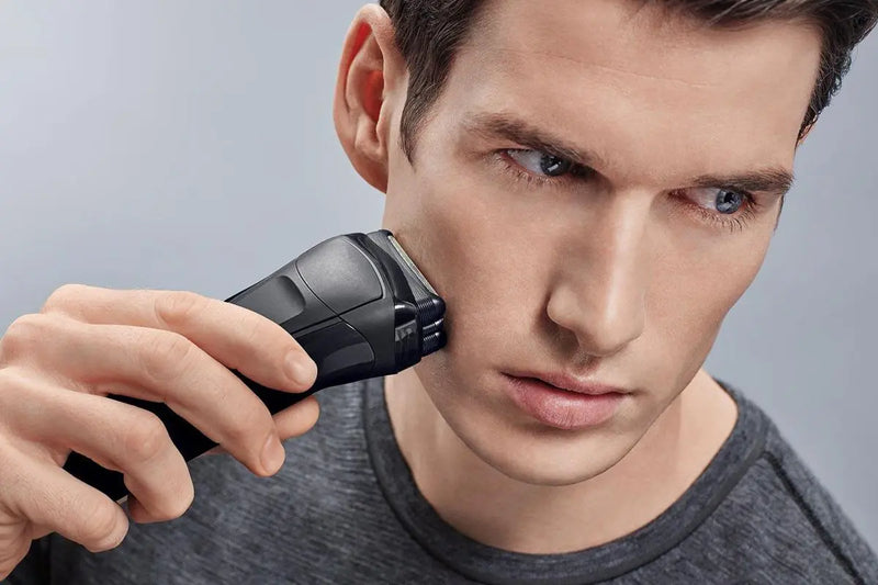BRAUN 300s AP Clean & Close Shaver - Bkack