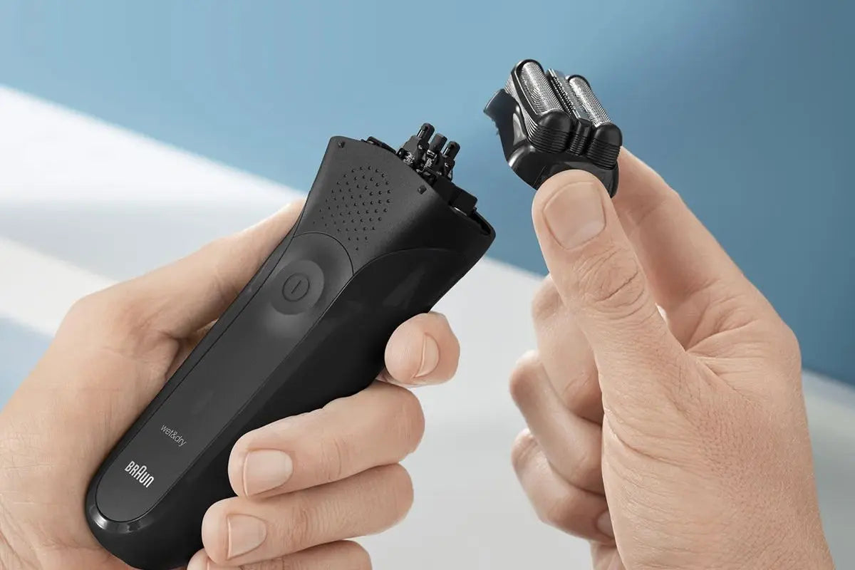 BRAUN 300s AP Clean & Close Shaver - Bkack